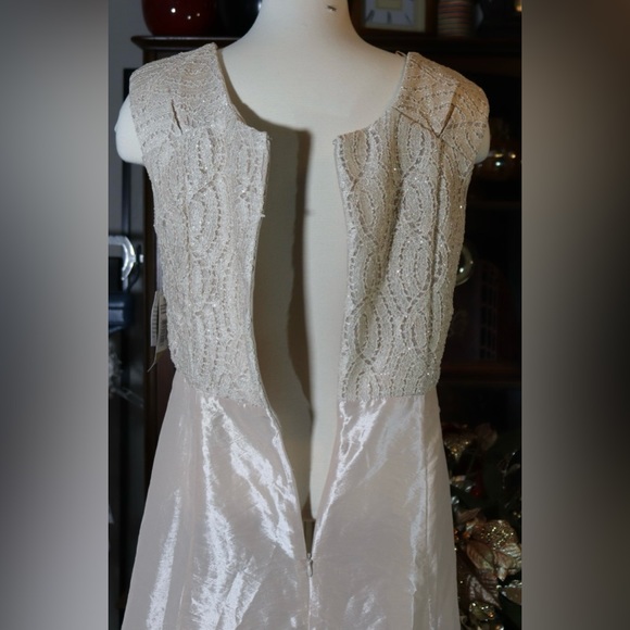 R&M Richards champagne colored hi-lo dress, size 12 - Picture 9 of 16